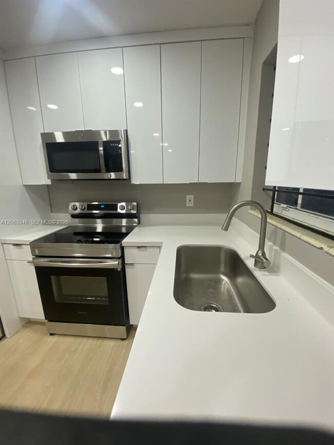 Photo - 217 NW 48th St Unit 2