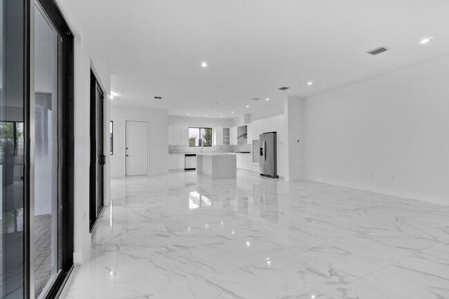 Photo - 4330 NW 80th Ct