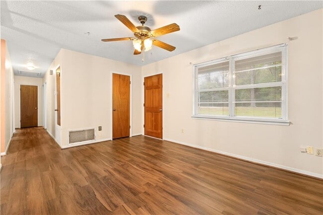 Photo - 11297 Old Moffat Rd