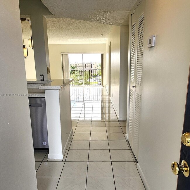Photo - 8550 N Sherman Cir Unidad 506