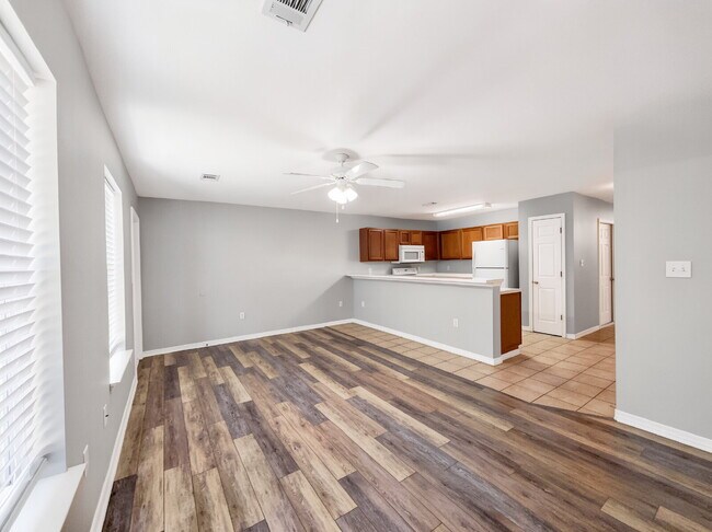 Photo - "Spacious 3-Bedroom Townhouse Oasis with 3.5 Baths in Fort Walton Beach – Your Perfect Retreat Aw... Unidad B