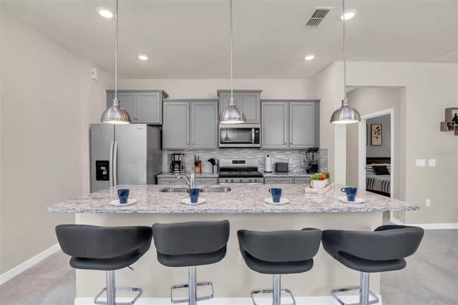 Photo - 7267 Oakmoss Loop