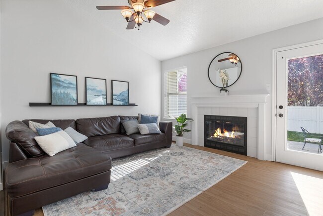 Photo - 318 Spyglass Dr