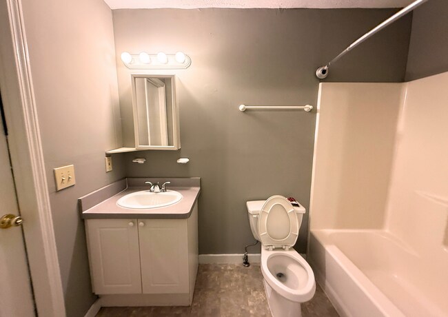 Photo - 1003 Curran St NW