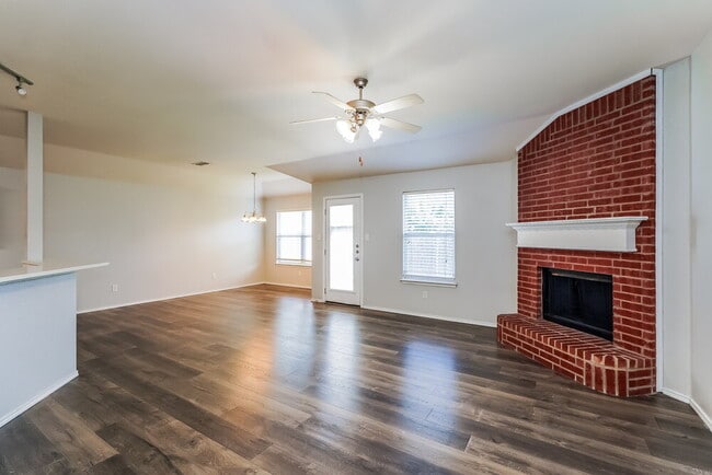 Photo - 433 Heritage Dr