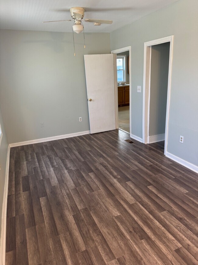 Photo - 72 Railroad St