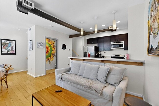 Building Photo - 343 Platinum St SW Unit B Rental