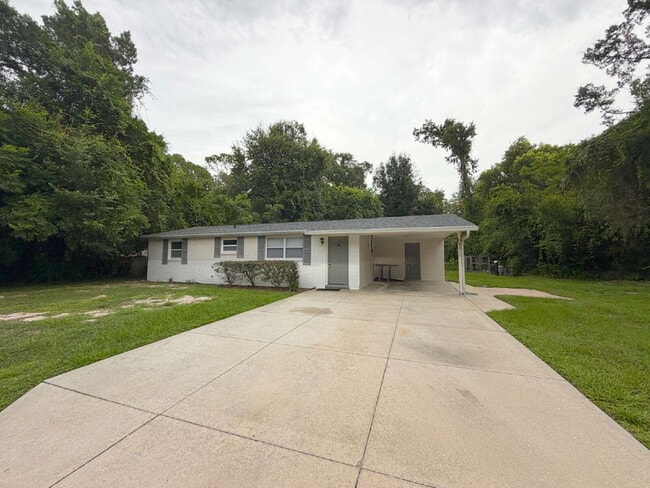 Building Photo - "Charming 3-Bedroom Gem in Land O' Lakes – Your Cozy Retreat Awaits!"