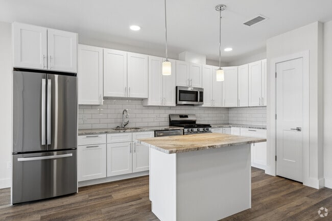 1BR, 1BA w/Den - 1,162SF - Kitchen