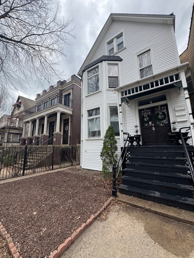 Building Photo - 1913 W Cuyler Ave Unit 2 Rental