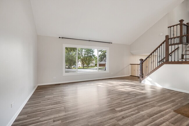 Photo - 615 Chester Ct E