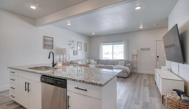 Photo - 651 S 2400 W