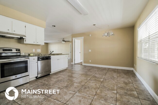 Photo - 4775 Doreen Rd