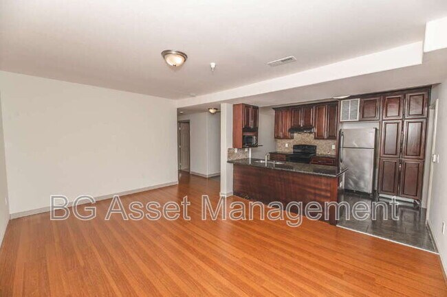 Photo - 1459 MacArthur Blvd Unit 31