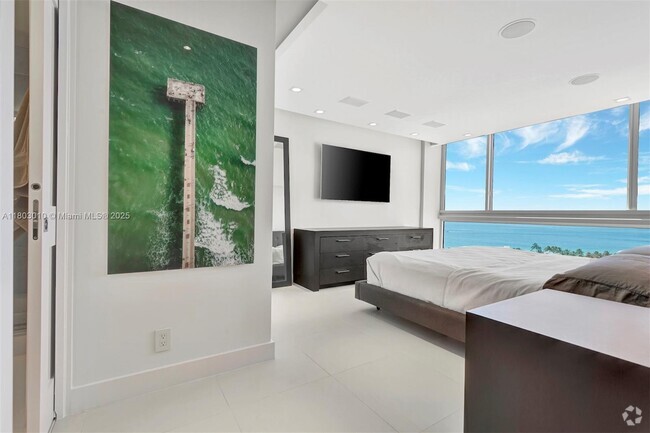 Building Photo - 2715 N Ocean Blvd Unit 15D Rental