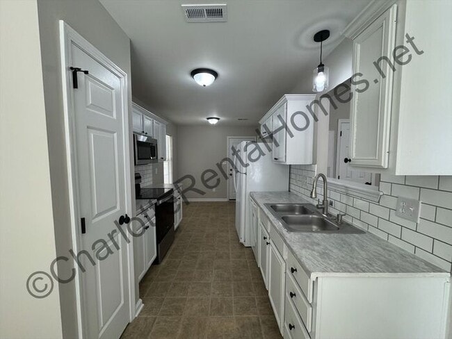 Photo - Beautiful 3 bedroom 2 bathroom home in Cha...
