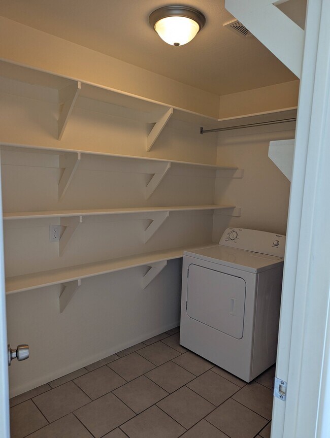 Photo - 354 W Hollamon St