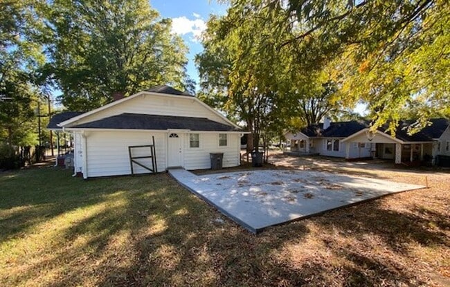 Photo - 3bed, 2ba Bungalow - 5 minutes from Downtown Kannapolis