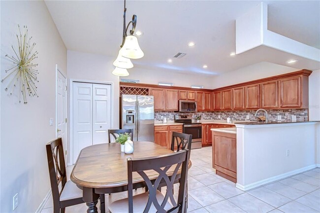 8005 Shaddock Pl