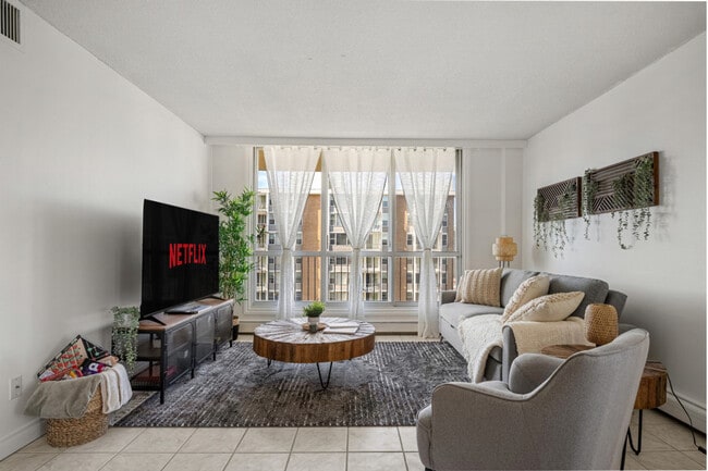 Building Photo - 9907-9104 104 Street NW