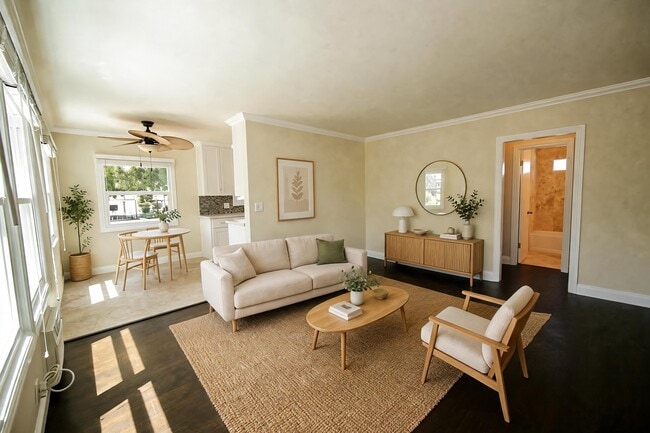 Photo - 4327 Clinton St Unidad #4