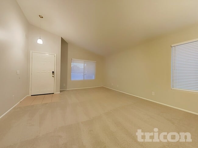 Photo - 15833 W Moreland St