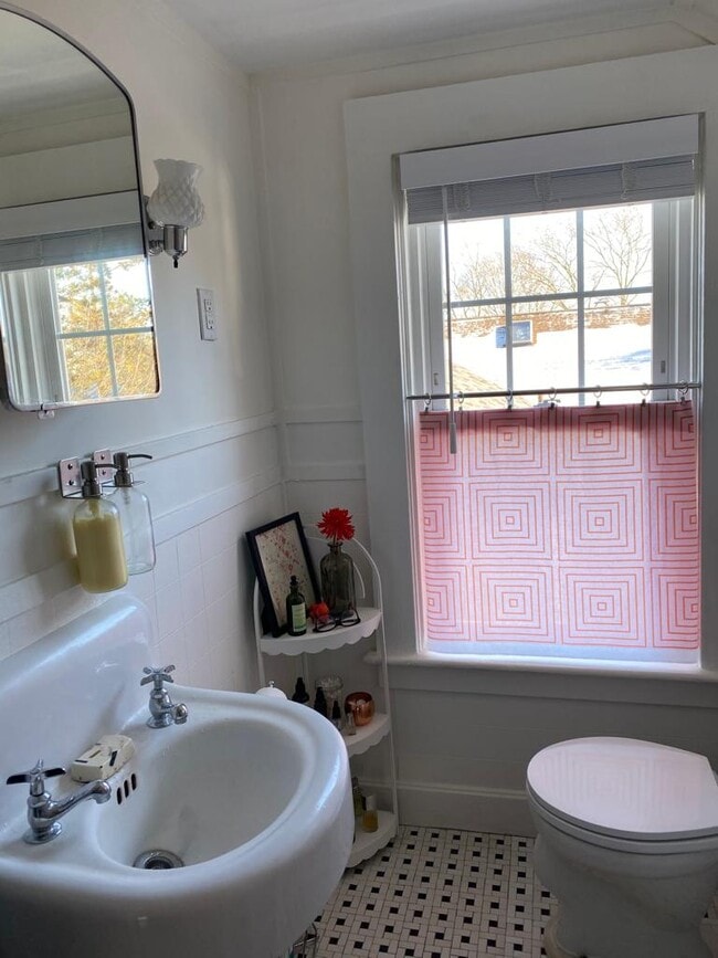 Photo - 61 Savoy St Unidad #3