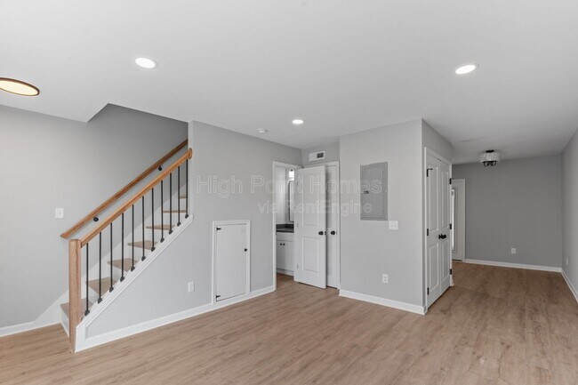 Photo - 400 Gallery Ln