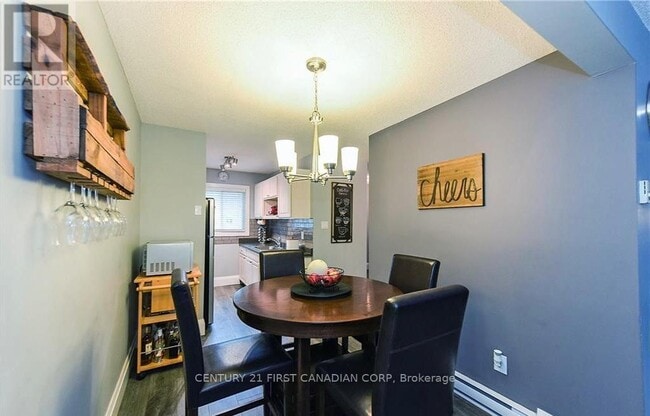 Photo - 166 Southdale Rd W