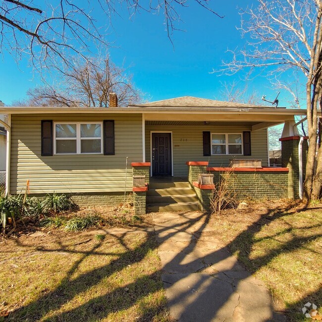 Building Photo - 3 Bedroom home in Shawnee