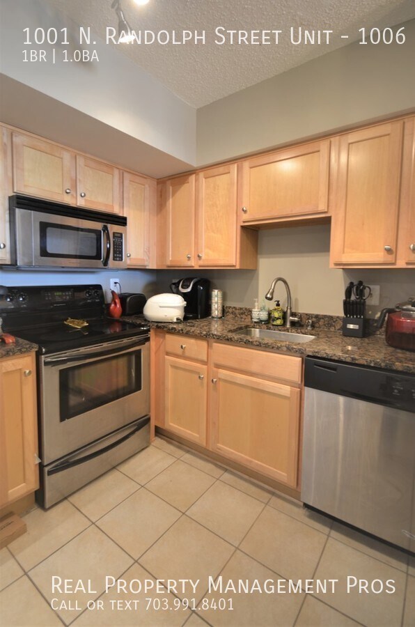 Ballston Penthouse Huge Balcony! Showings... Unit 1006 Condo for