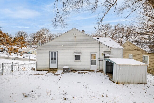 Photo - 6905 N 33rd St