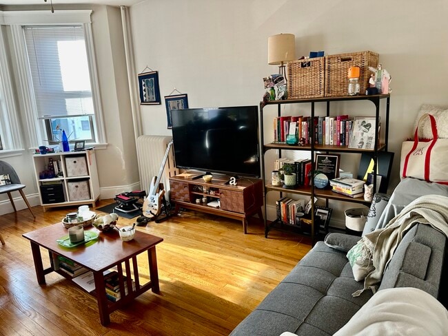 Building Photo - 2 Ayr Rd Unit 4