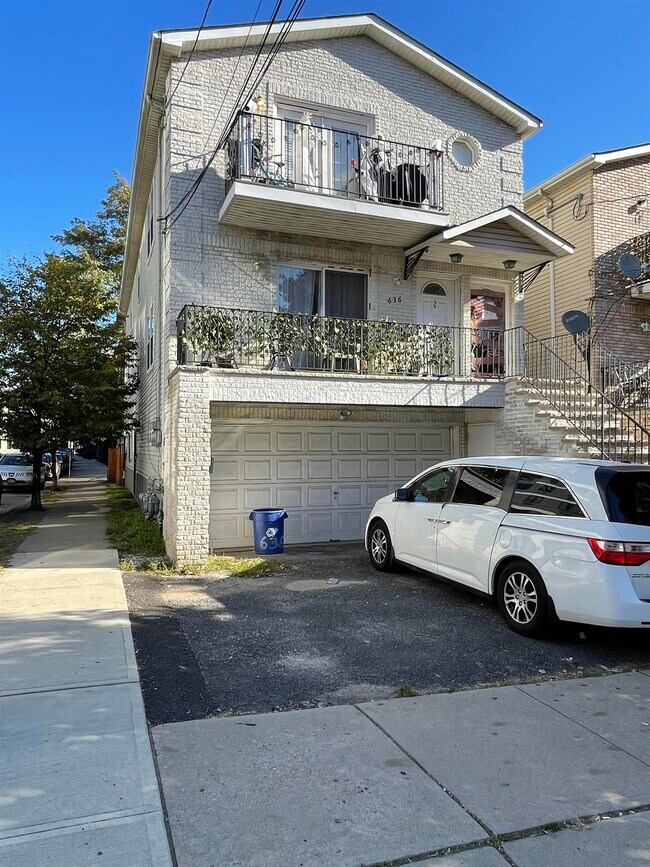 Photo - 636 57th St Unidad 1