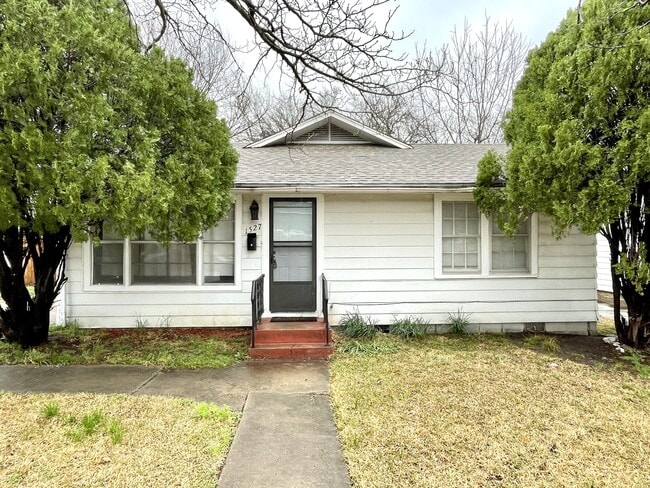 Building Photo - 1527 1st Ave SW
