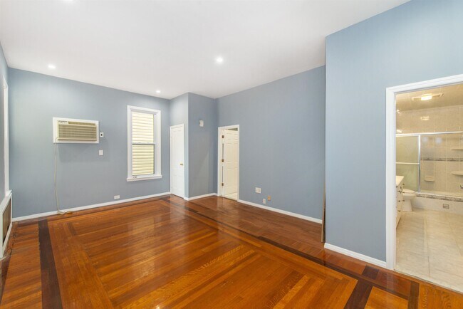 Photo - 205 Hutton St Unit 1