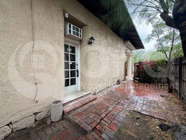 Photo - 324 S 6th Ave