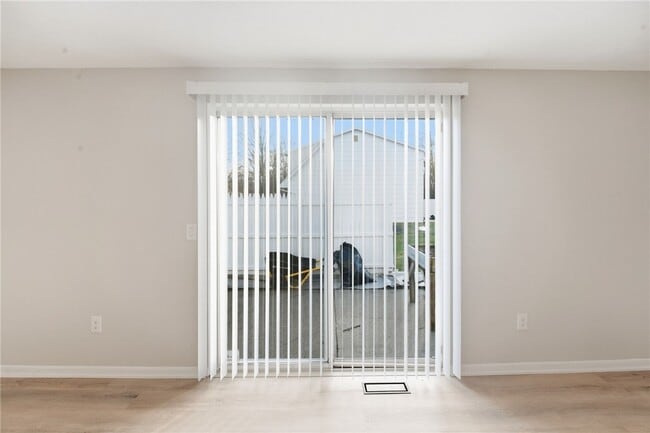 Photo - 17 Willowick Dr