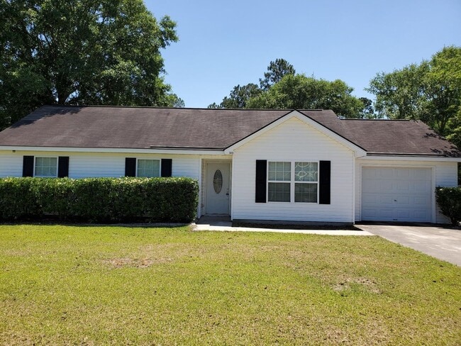 3 bedroom, 2 bath home on a over sized cor... - 3 bedroom, 2 bath home on a over sized cor...