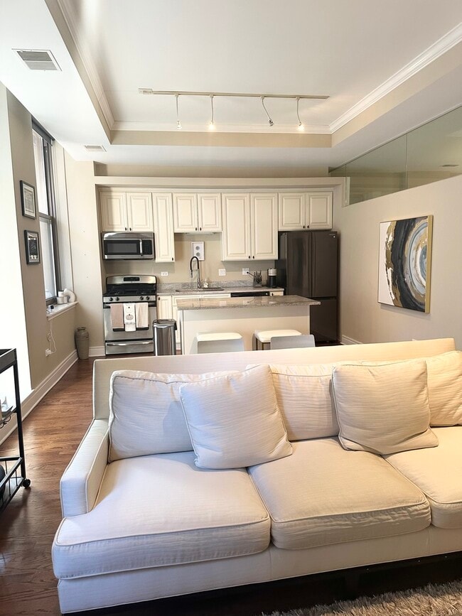 Building Photo - 212 W Washington St Unit 1002