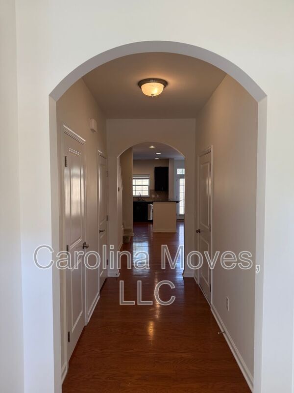 Photo - 405 Christiane Way