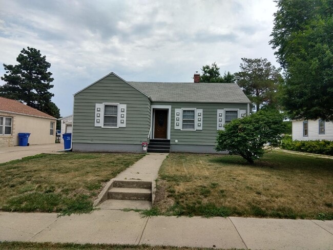 Building Photo - 24 S Pine St