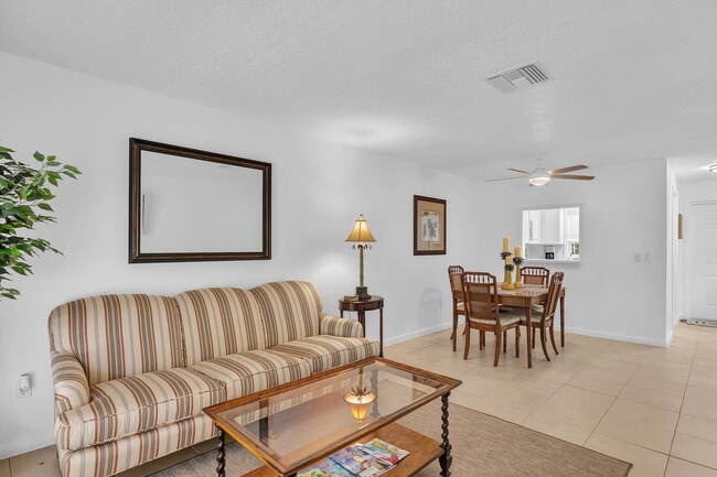 Photo - 915 18th Plz