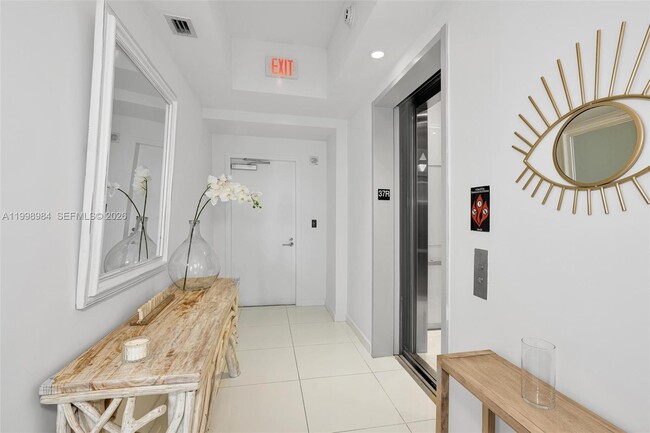 Photo - 851 NE 1st Ave Unidad 3708