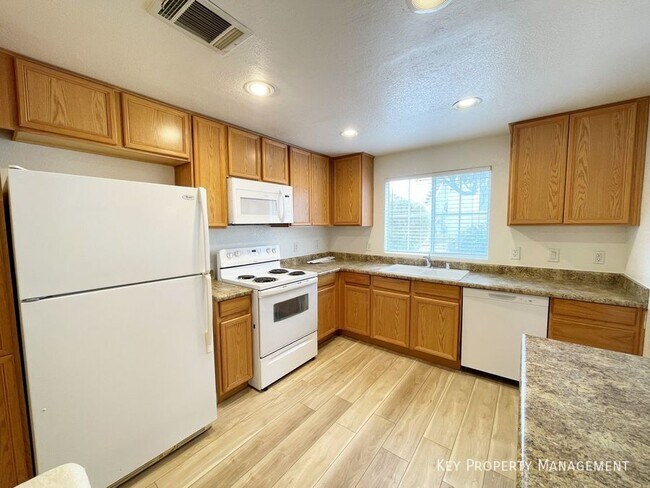 Photo - 6160 Rumrill St Unidad #136