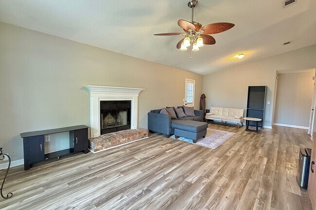 1233 Riyadh Rd
