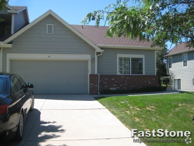 Building Photo - 2 bedroom Ranch townhome backing to Thornc...