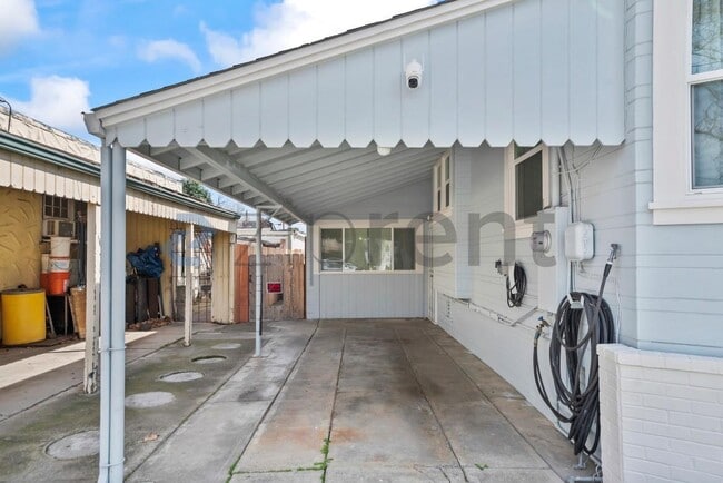 Photo - 1337 Acacia St