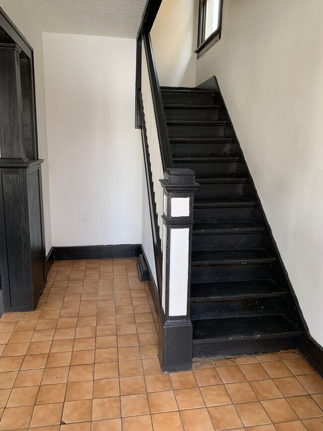 Photo - 718 Rosswell Ave