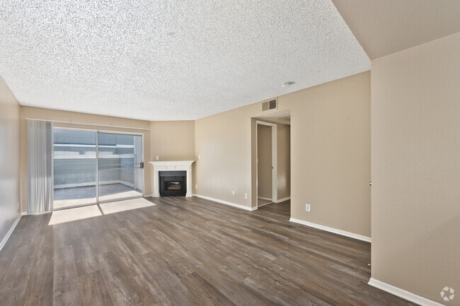 2BR, 2BA, 1008SF - Sala de estar - Belcourt Apartments